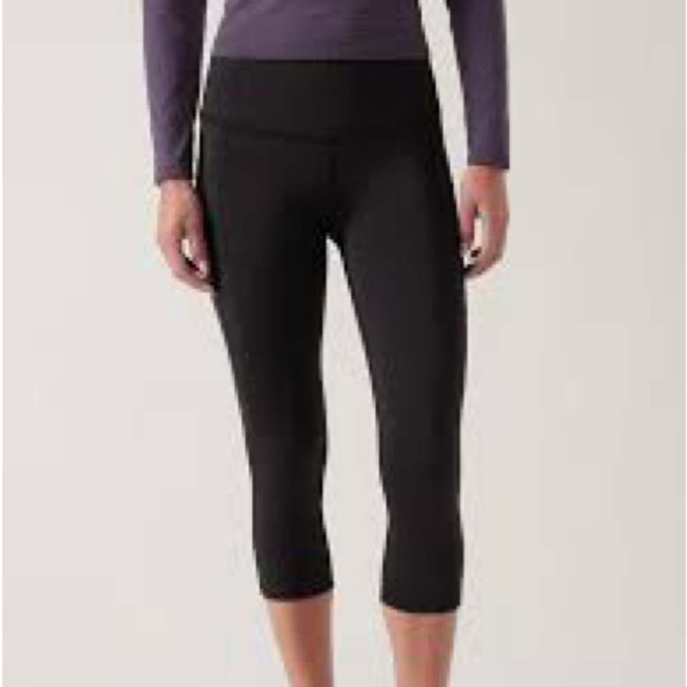 NWT Athleta Ultimate Stash Capri